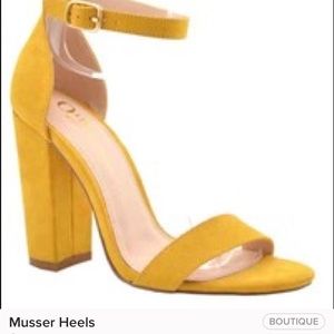 Yellow heels sz 8